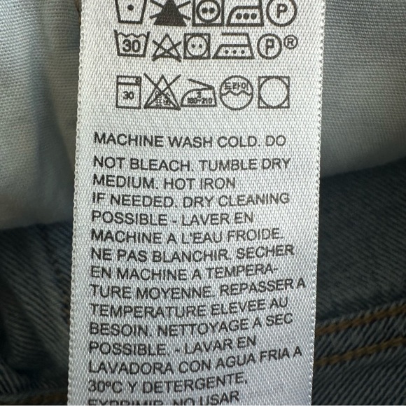 LEVI'S 501 High Rise Womens Denim Shorts Quiet Riot Medium Wash Distressed 31 - Picture 13 of 13